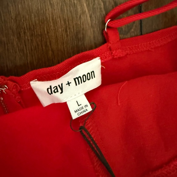 Chic Red Ruffle Sleeve Romper - Picture 2 of 2